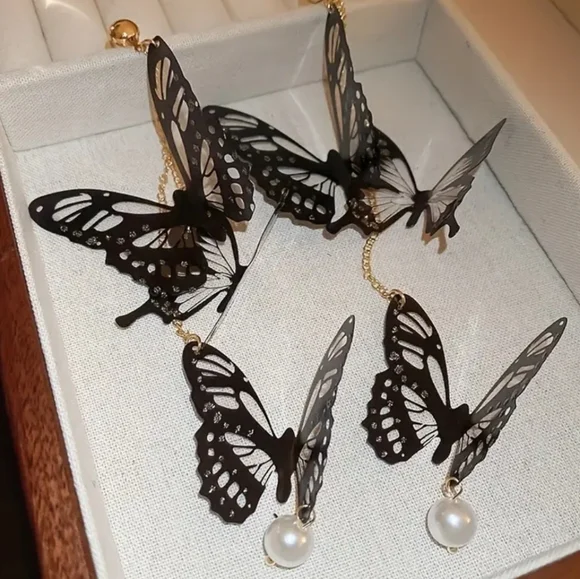 NWT Butterfly Novelty Earrings - Picture 4 of 6